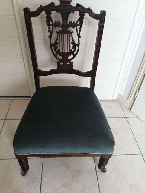 chaise basse ancienne 180 Meschers-sur-Gironde (17)
