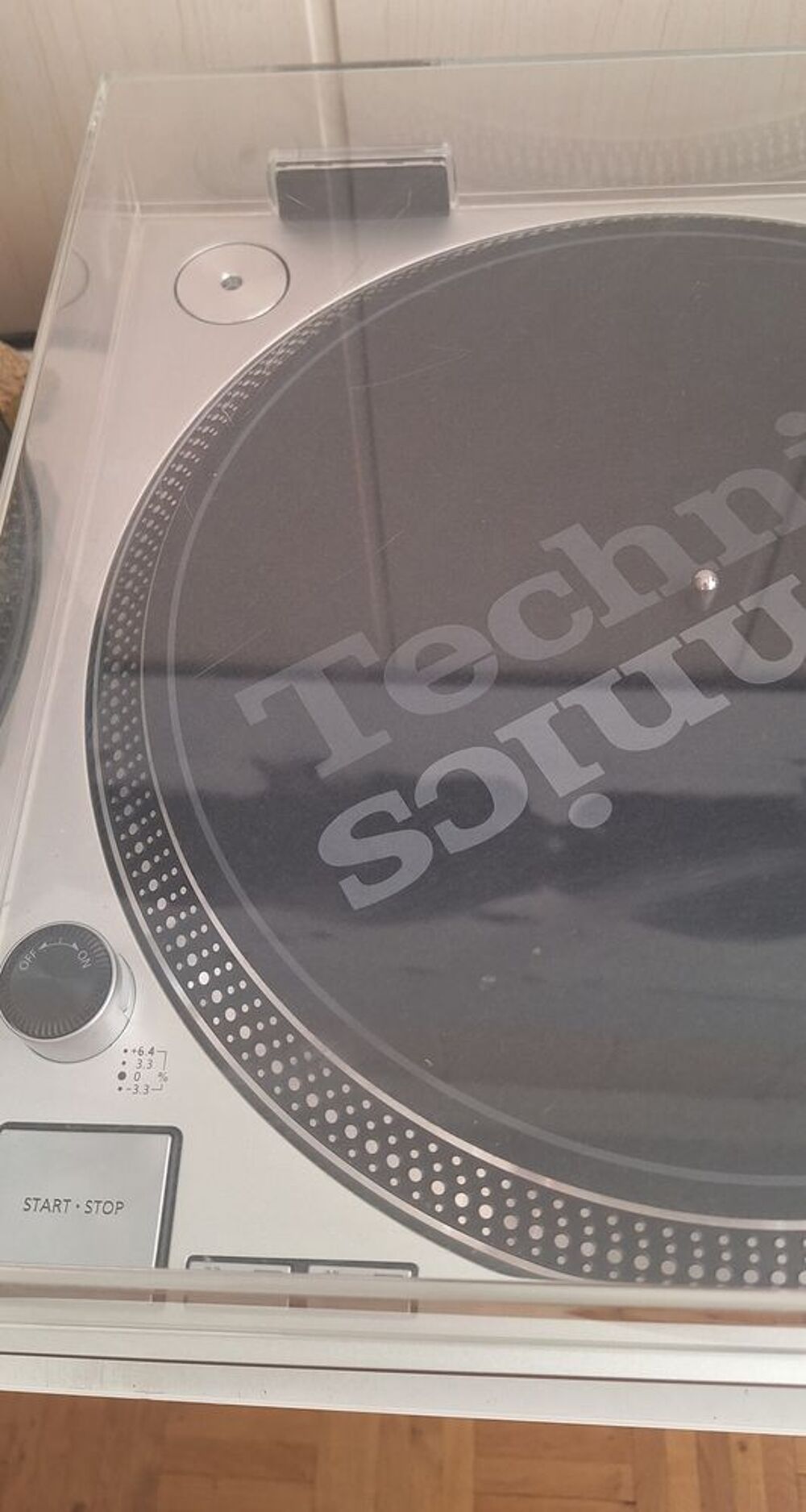 Platine vinyle Technics Argent.
Mod&egrave;le SL-1200MK7 Audio et hifi