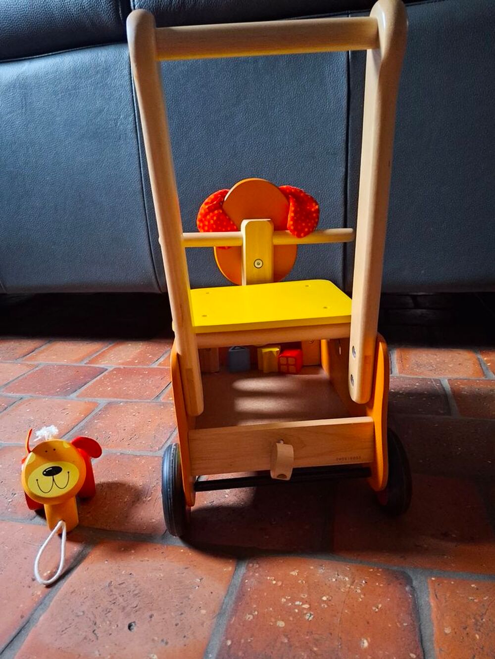 Trotteur marche b&eacute;b&eacute; en bois Jeux / jouets