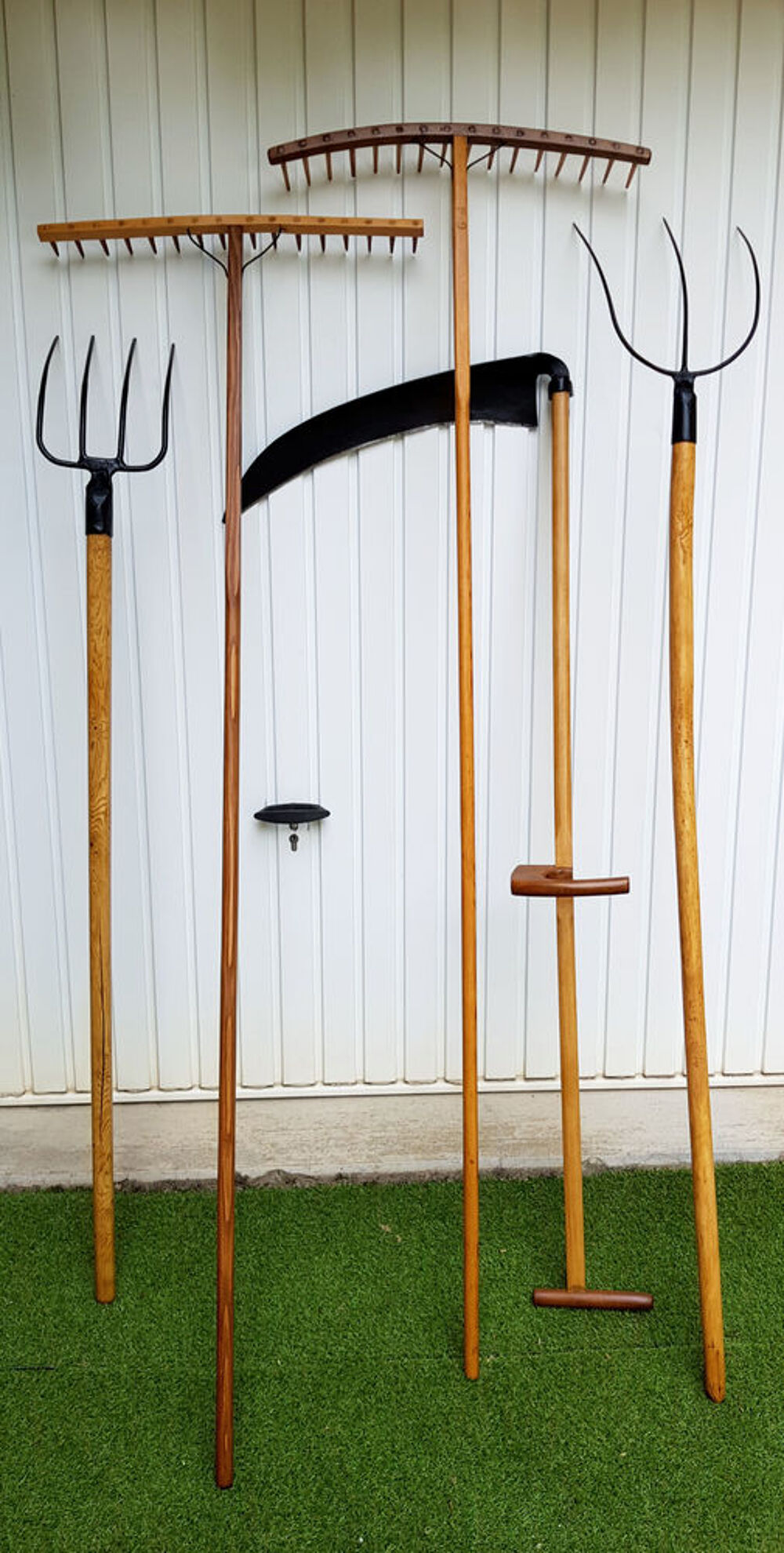 Outils agricoles anciens. Jardin