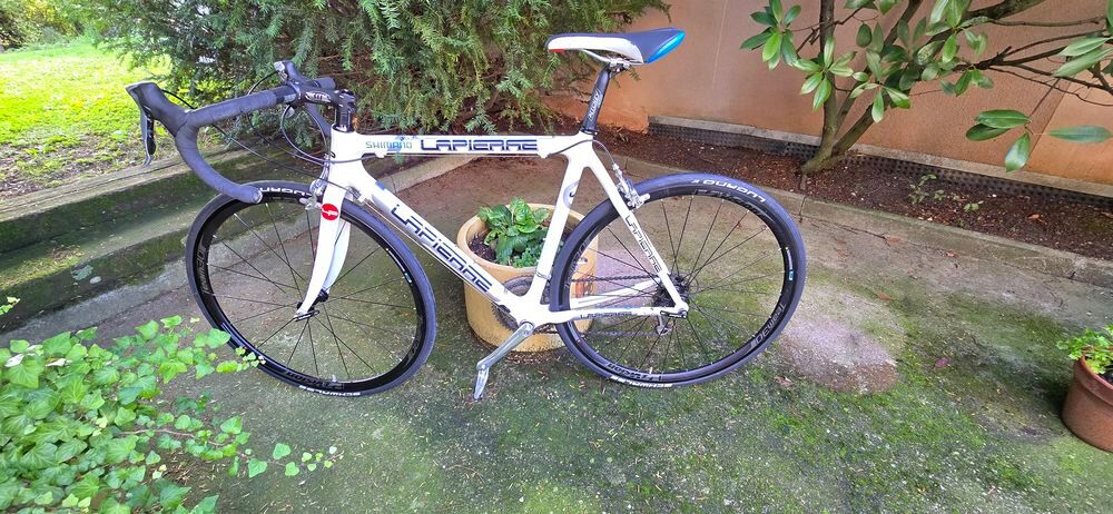MAGNIFIQUE VELO DE COURSE HAUT DE GAMME Vélos