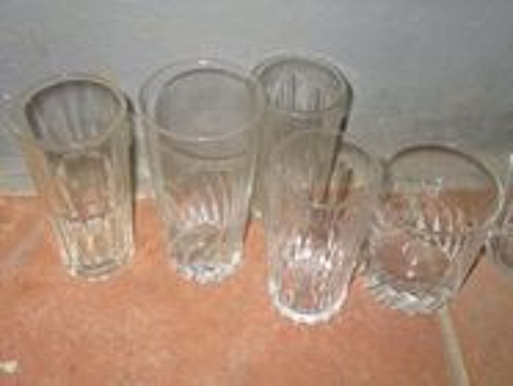 7 verres dont un en double - pas un &eacute;clat Décoration