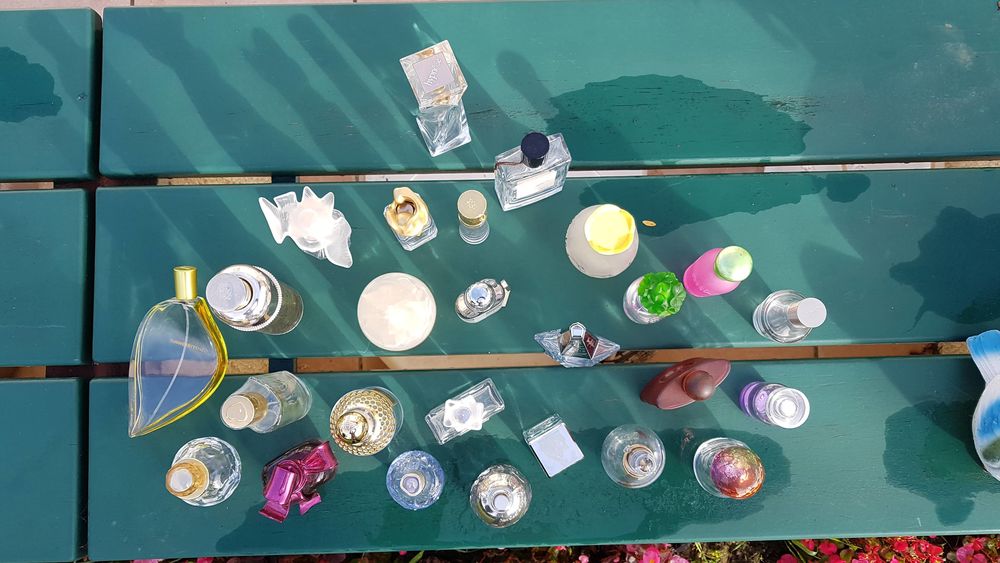 
FLACONS DE PARFUM VIDES POUR COLLECTION Décoration