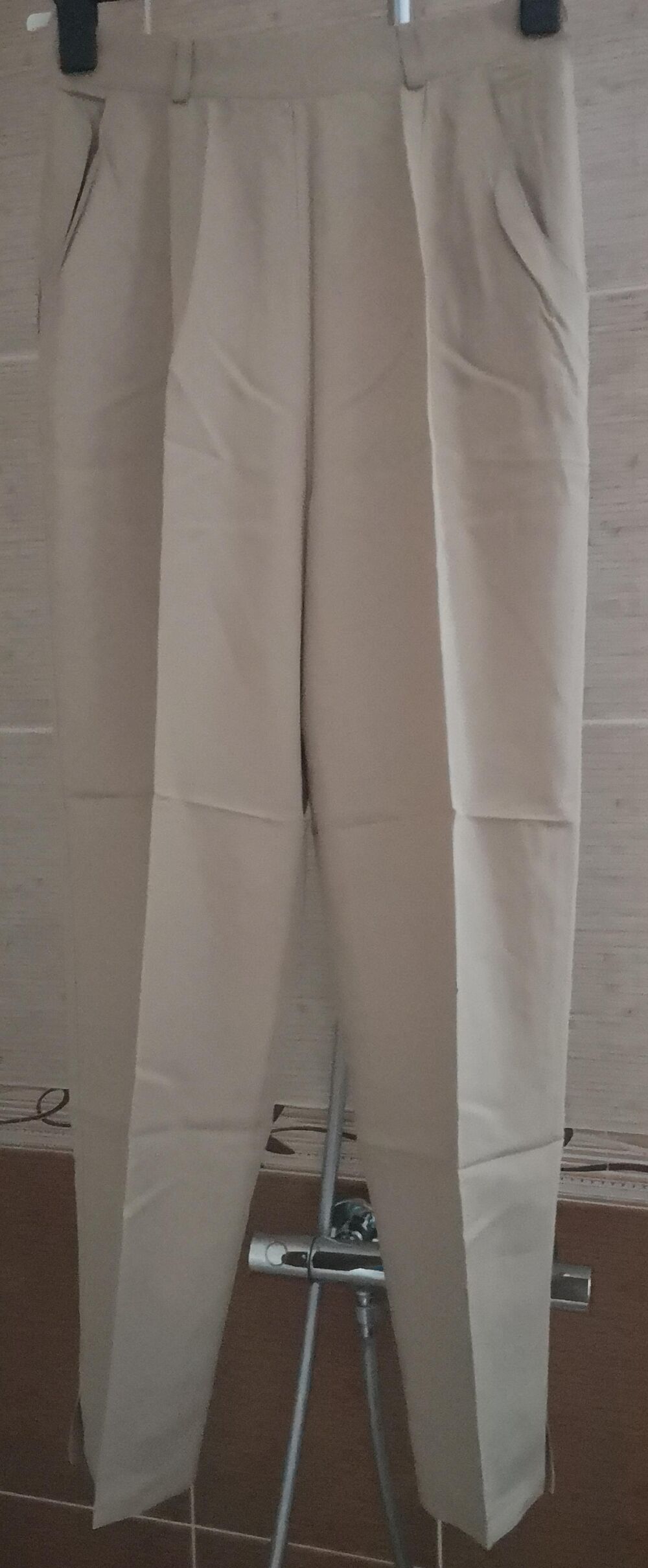 Pantalon beige d'&eacute;t&eacute; Taille 40
Vtements