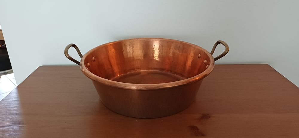 Bassine &agrave; confiture en cuivre martel&eacute; monture bronze Cuisine