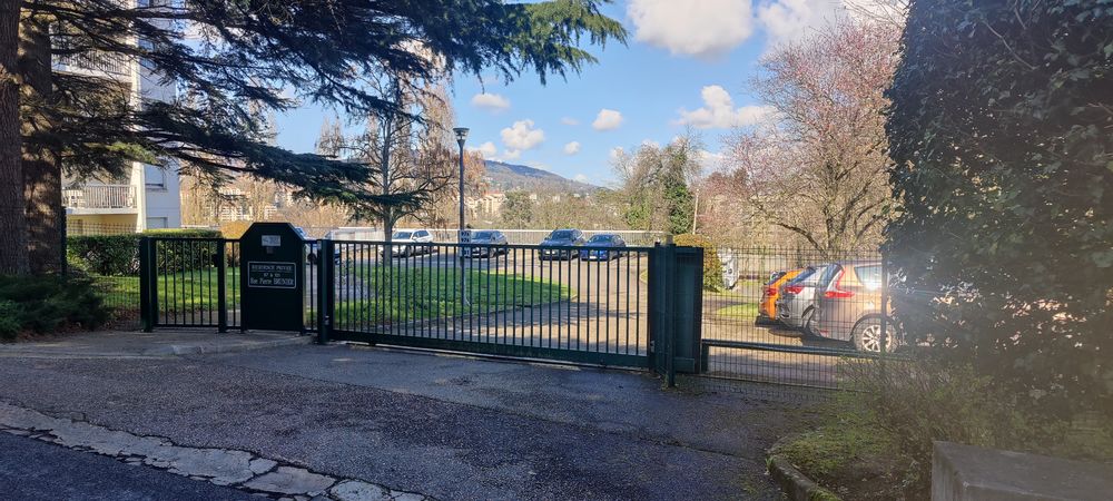 Vente Parking/Garage Place de Parking Extérieure dans résidence sécurisée Caluire-et-cuire