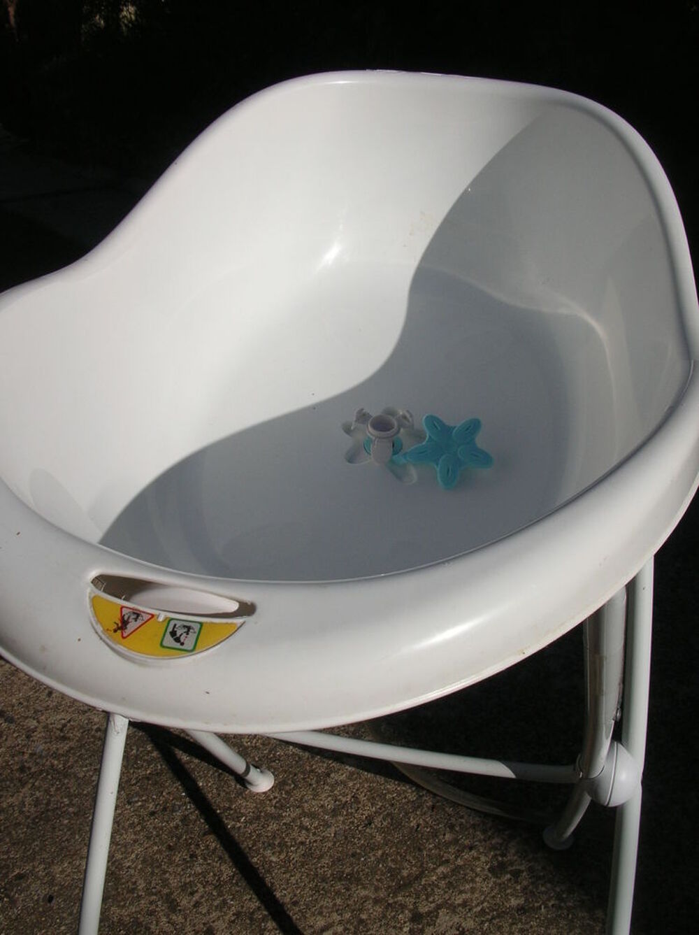 baignoire pour b&eacute;b&eacute; sur pieds pliables Puériculture