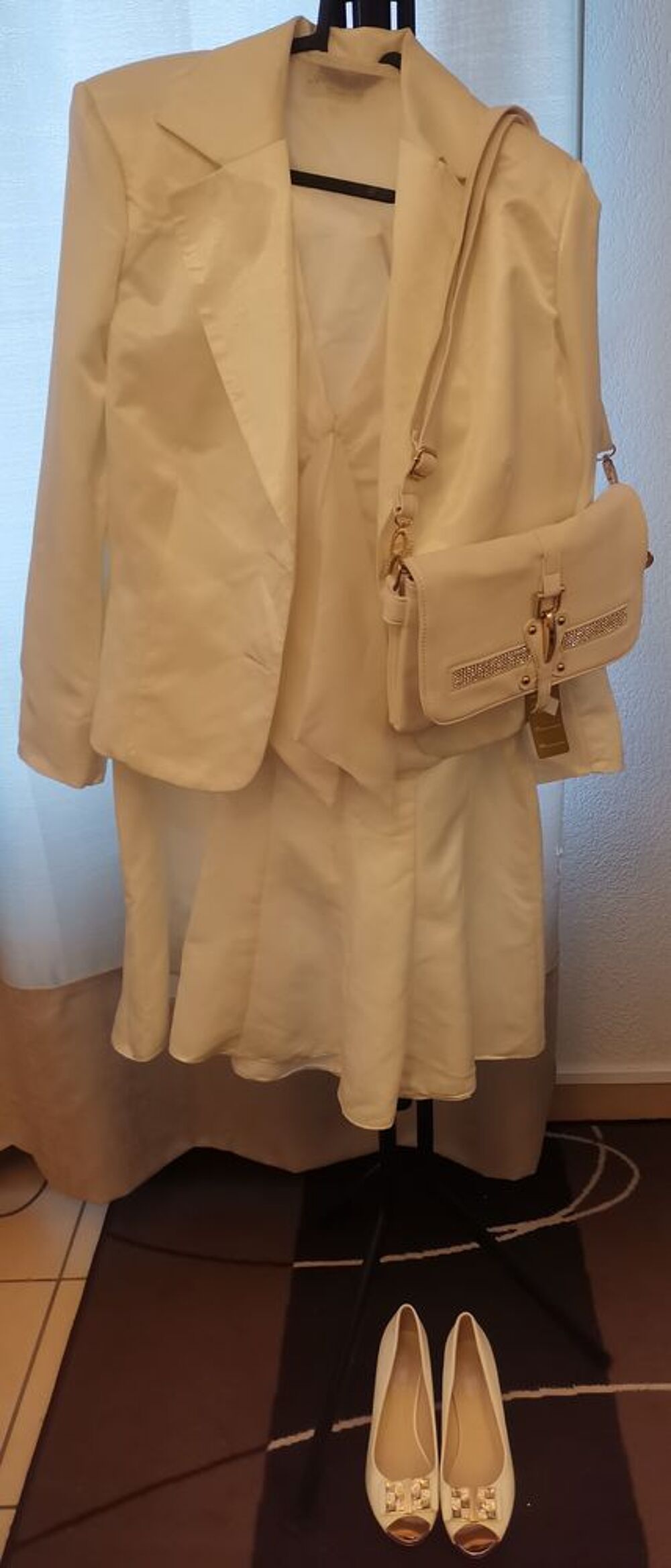 Tailleur blanc de 3 pi&eacute;ces Vêtements