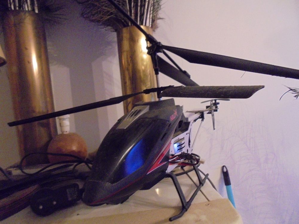 h&eacute;licopt&egrave;re 60 cms avec t&eacute;l&eacute;commande Jeux / jouets