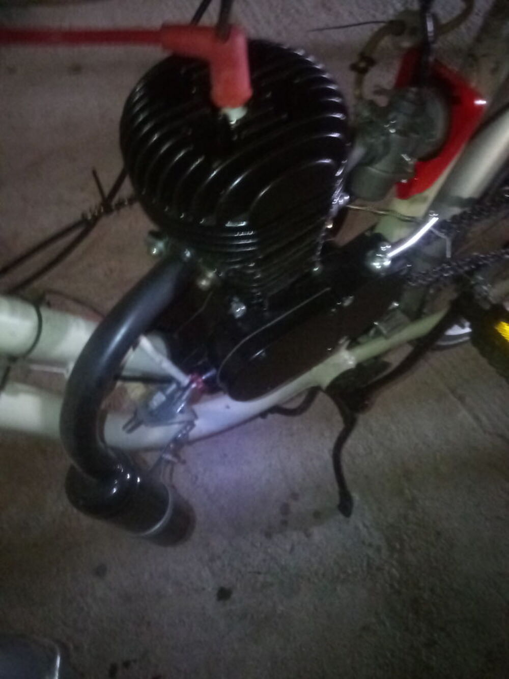 V&eacute;lo de ville avec moteur thermique Vélos