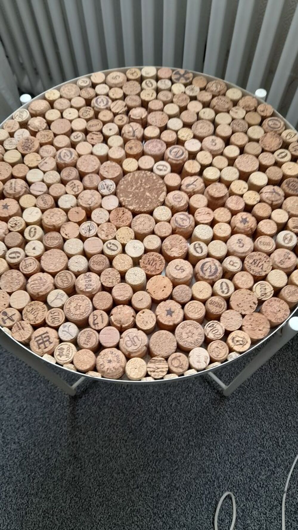 Table d'appoint. 
Meubles