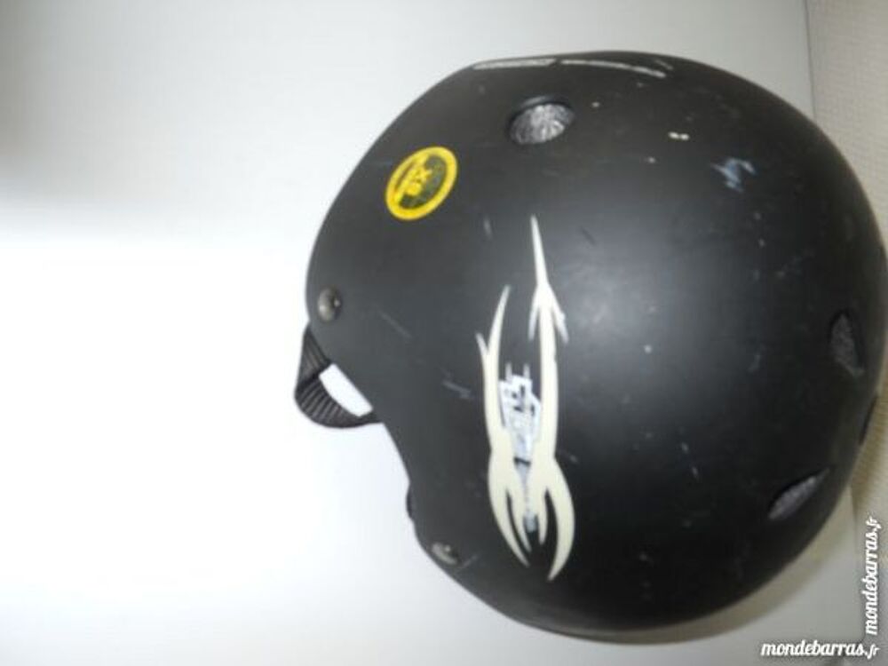 casque de Rollers D&eacute;cathlon cr&eacute;ation Sports