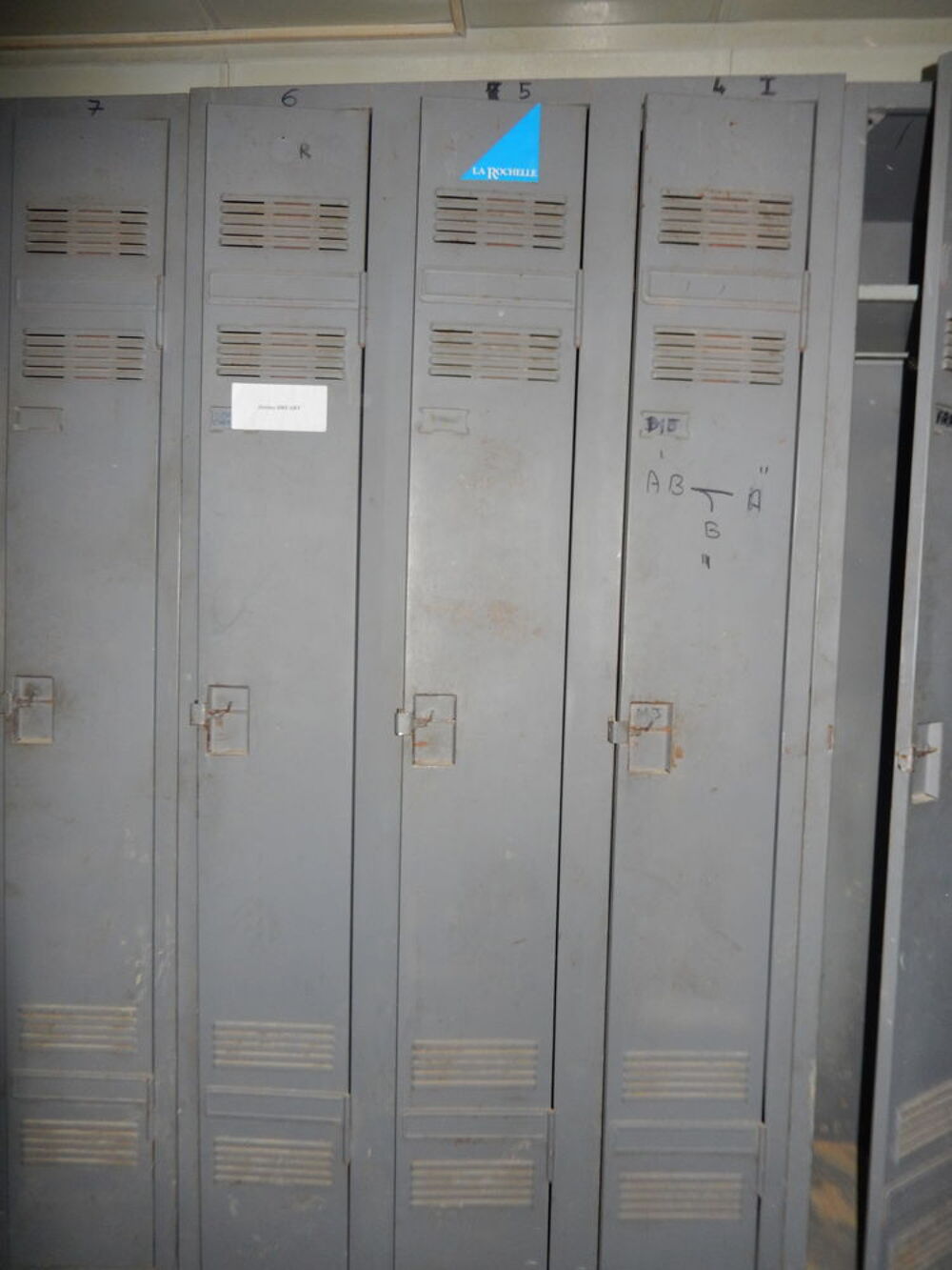 Achetez armoire vestiaire occasion, annonce vente à Épernon (28