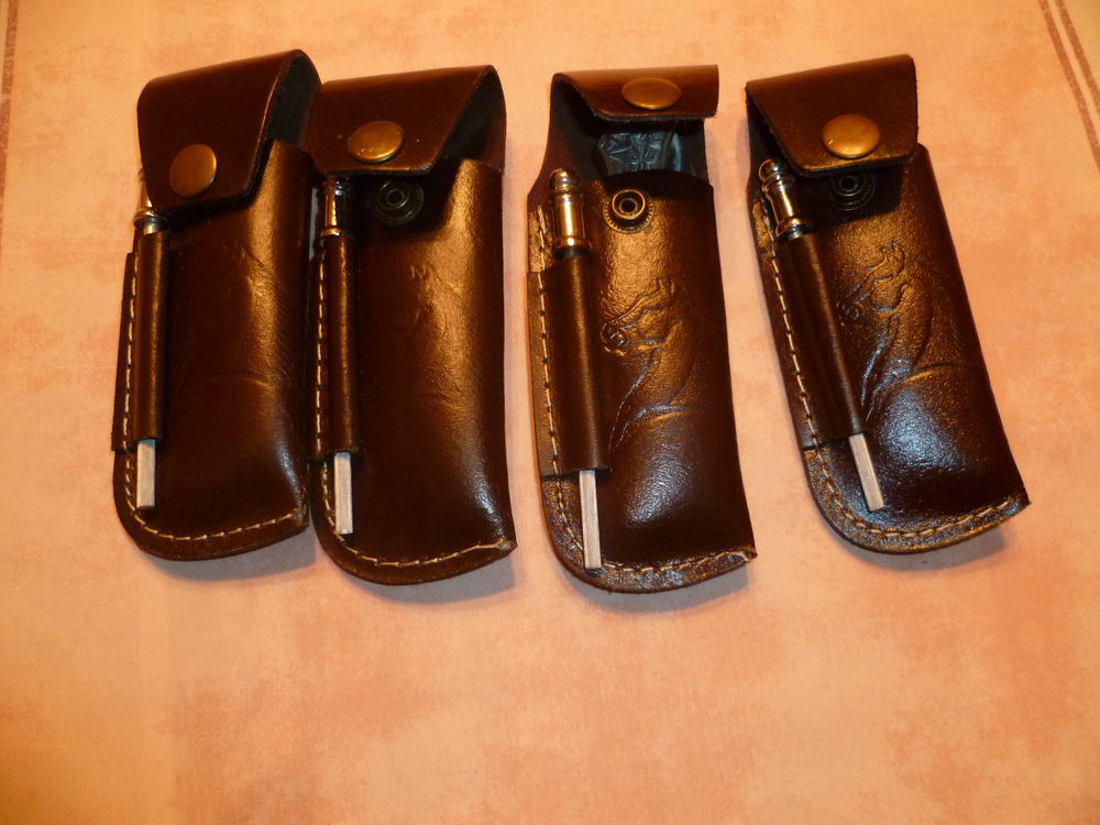 lot de 4 &eacute;tuis neufs pour couteau de chasse Sports