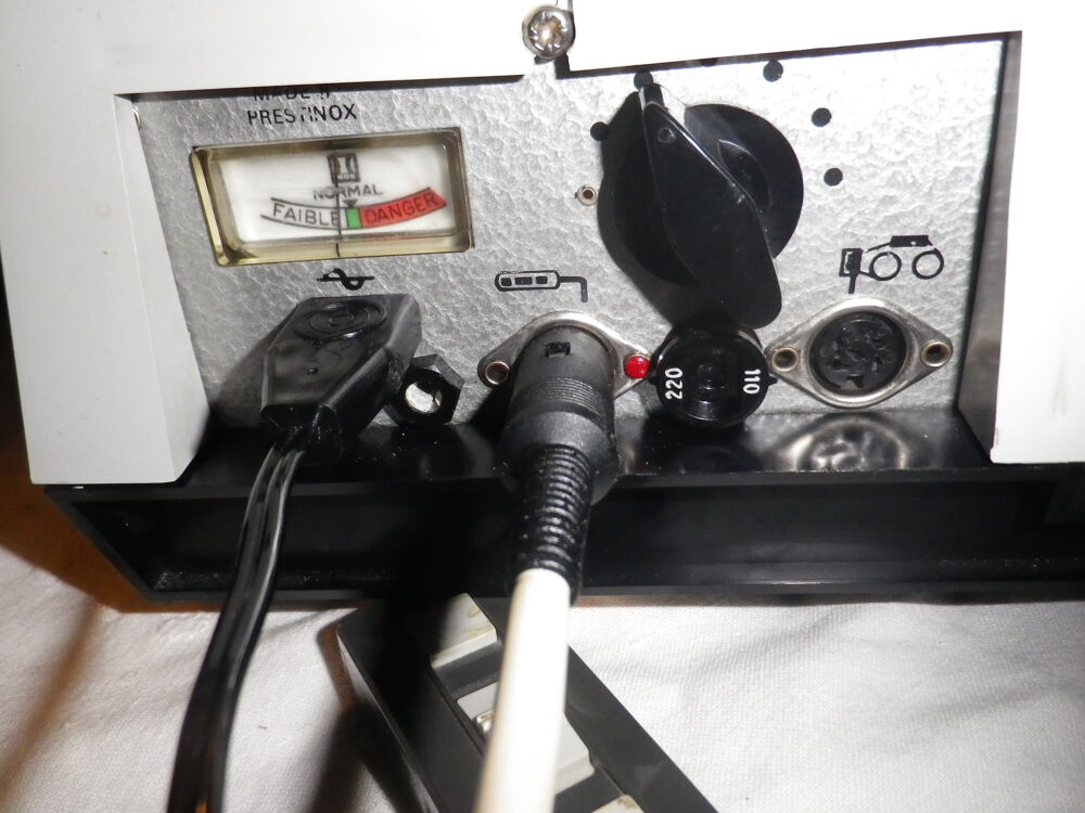 Ancien projecteur diapositive PRESTINOX 3 fonctionne vintage Photos/Video/TV