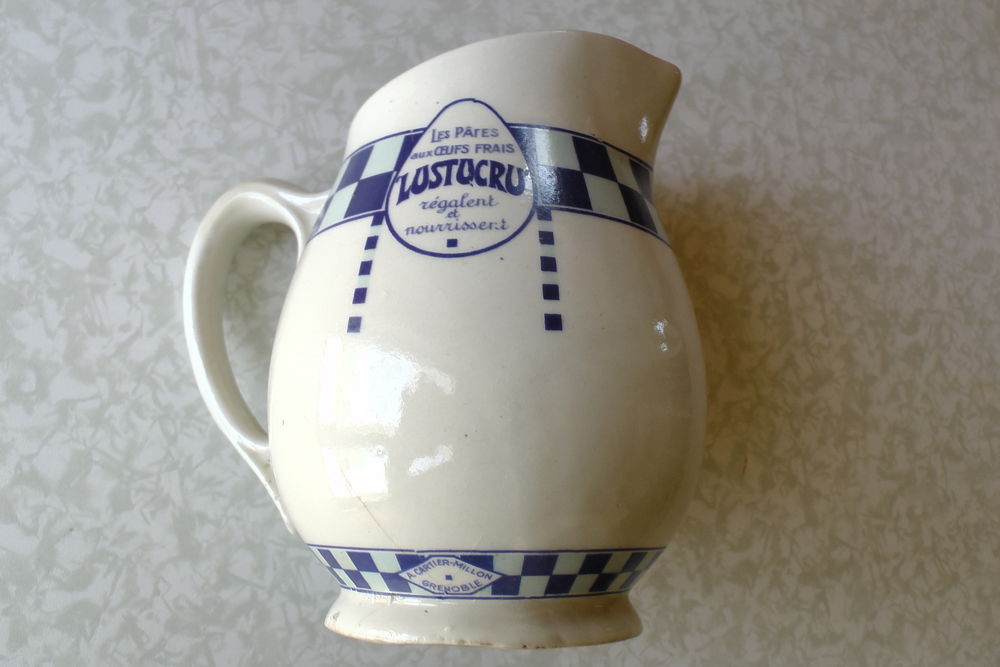 PICHET LUSTUCRU Décoration
