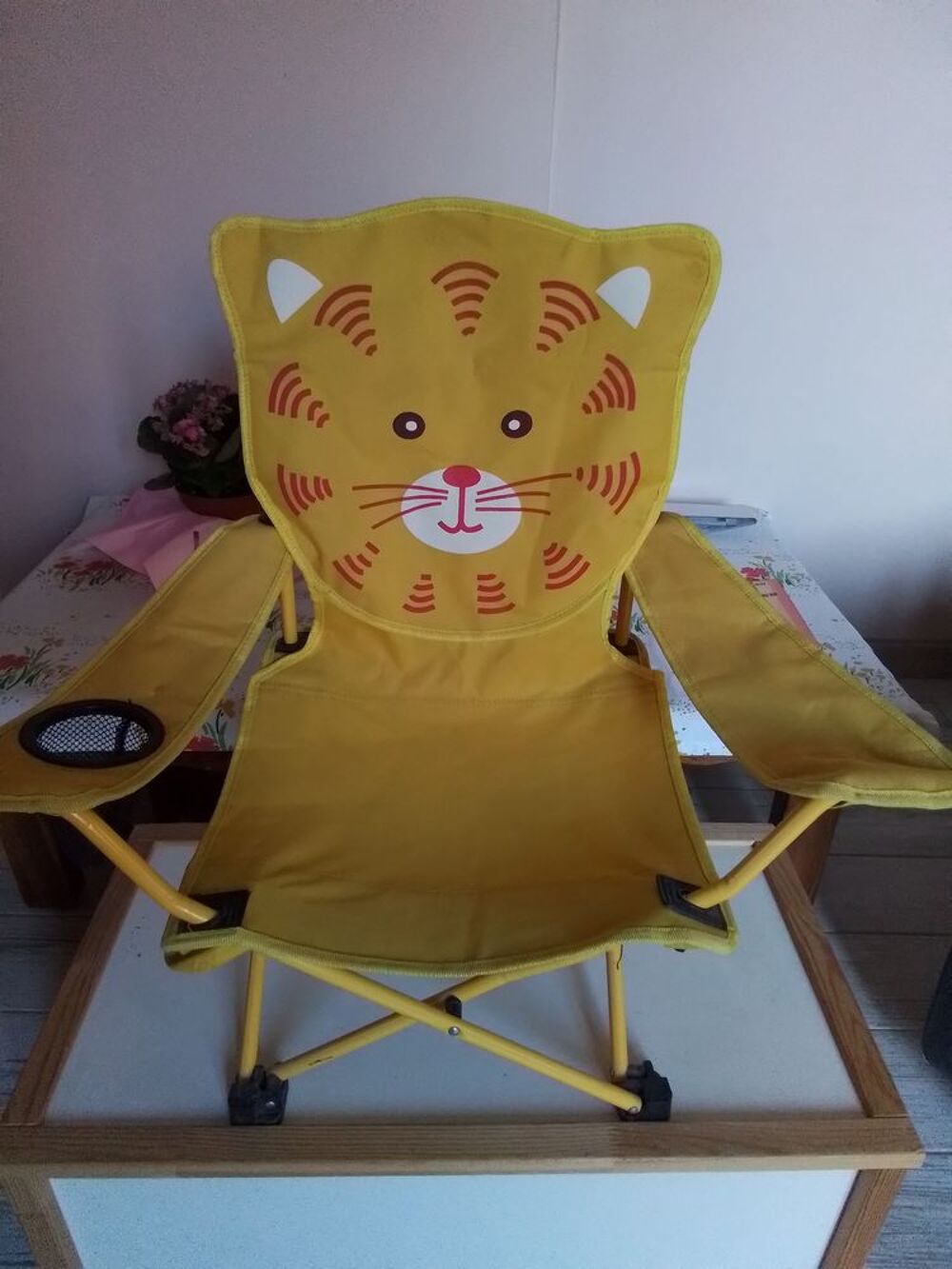 Mignon ptit fauteuil ? Mobilier enfants