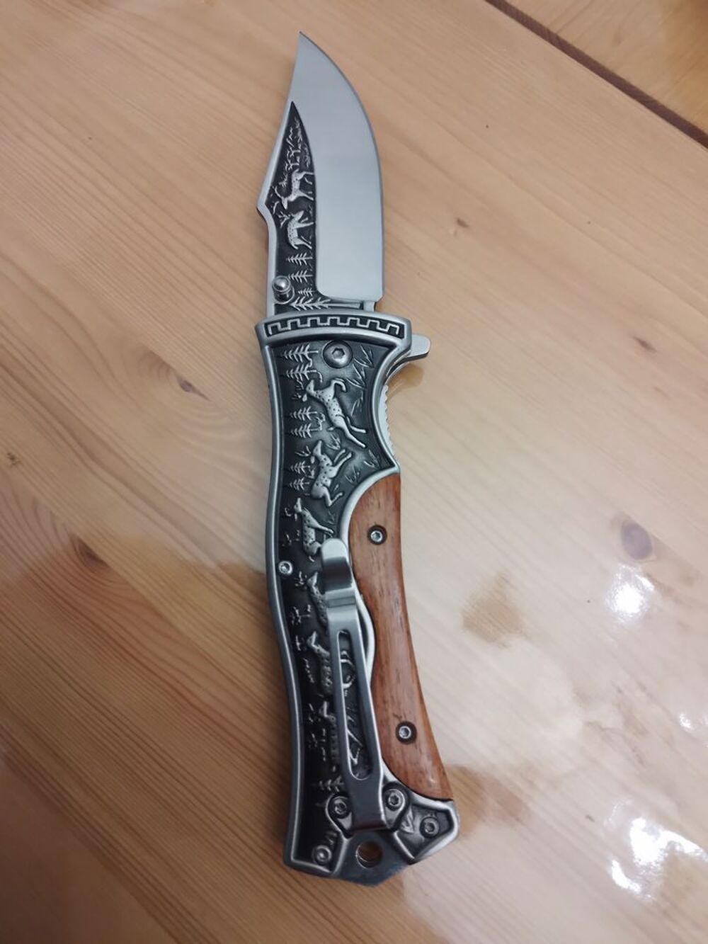 Couteau de chasse neuf ou pour colledtion 