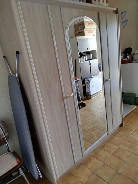 chambre à couché avec miroir et lit de 140 150 Salles (33)