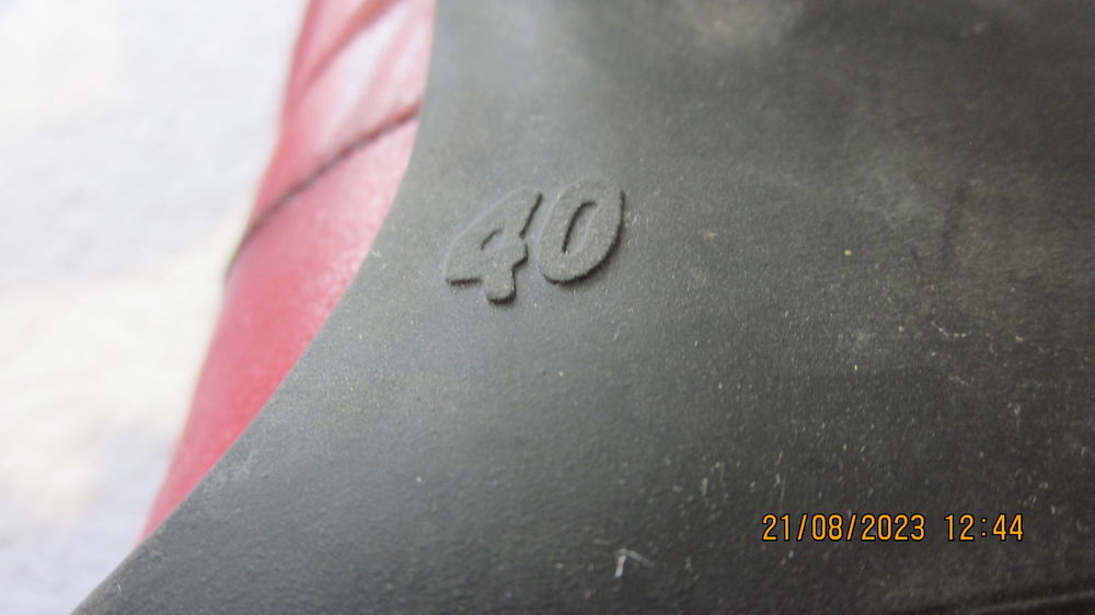 PAIRE DE CHAUSSURES FEMME CUIR ROUGE TAMARIS POINT 40 Chaussures