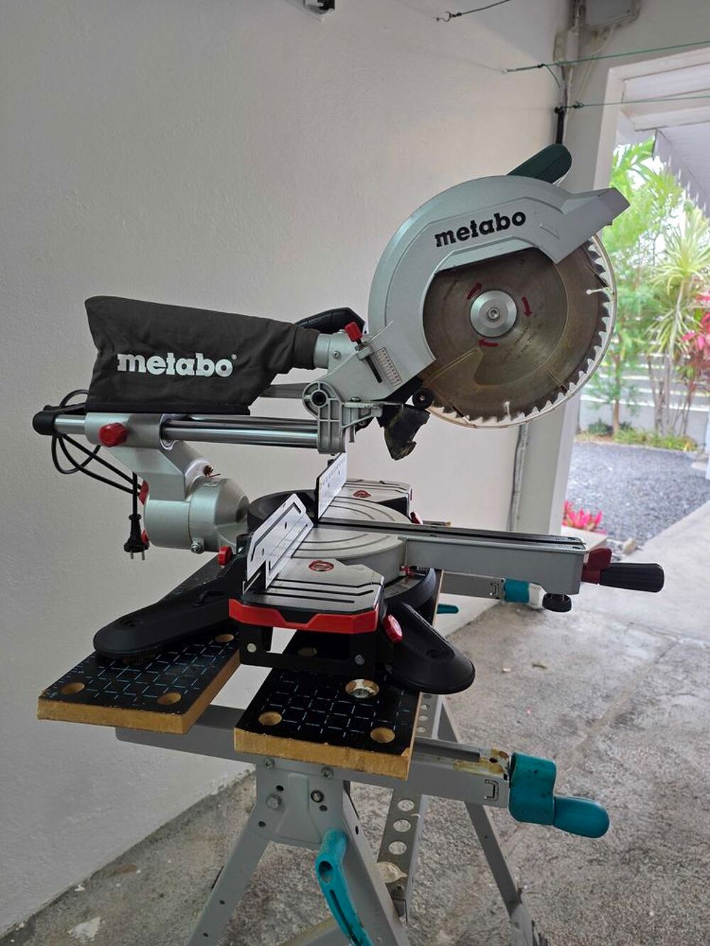 Scie &agrave; onglets Metabo 254 mm Bricolage