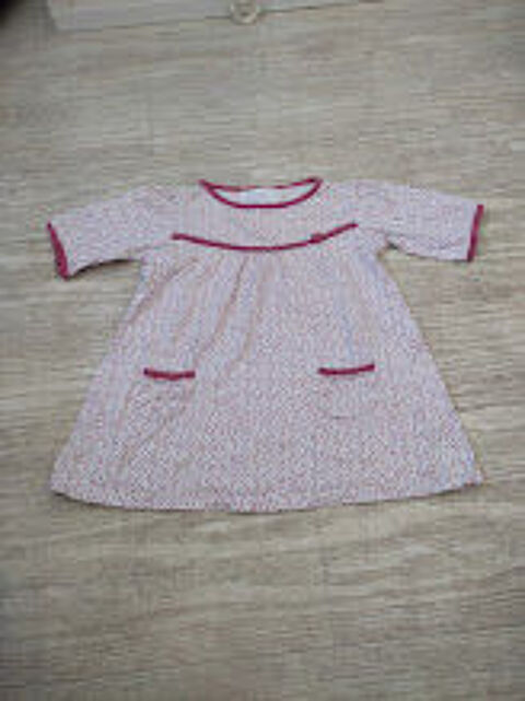 F 9 E (15) - 5/6 ans - tee-shirt avec 2 poches et petits c?u 2 Paris 13 (75)