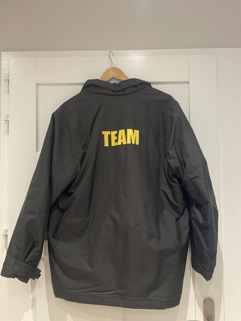 Blouson fourr&eacute; de la marque B &amp; C TEAM, de taille L Vêtements
