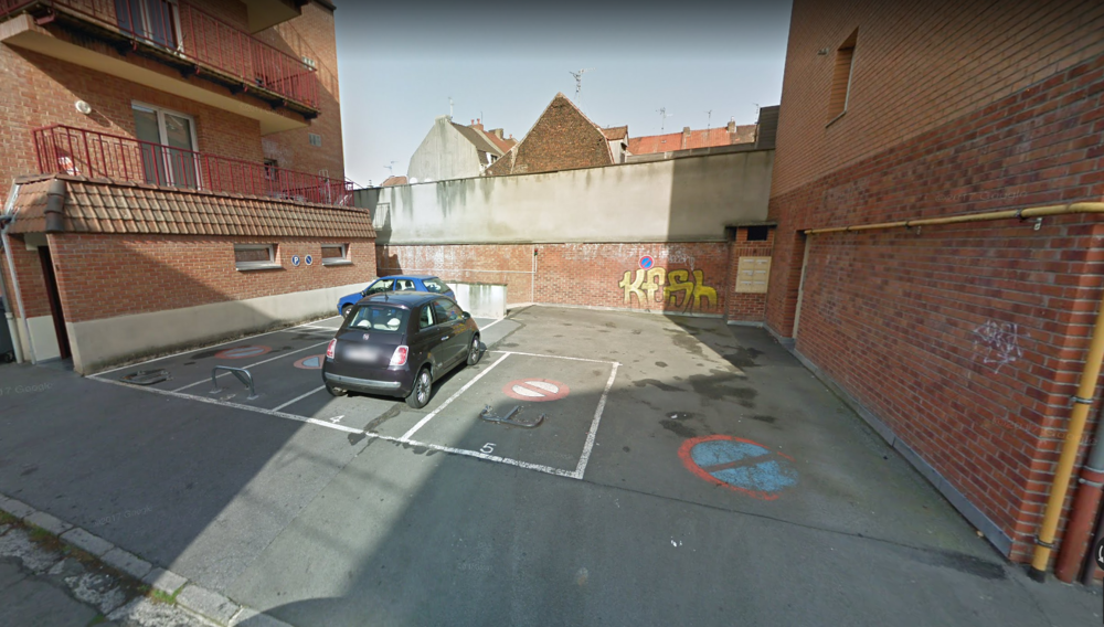 Location Parking/Garage Emplacement parking int centre de Croix Croix