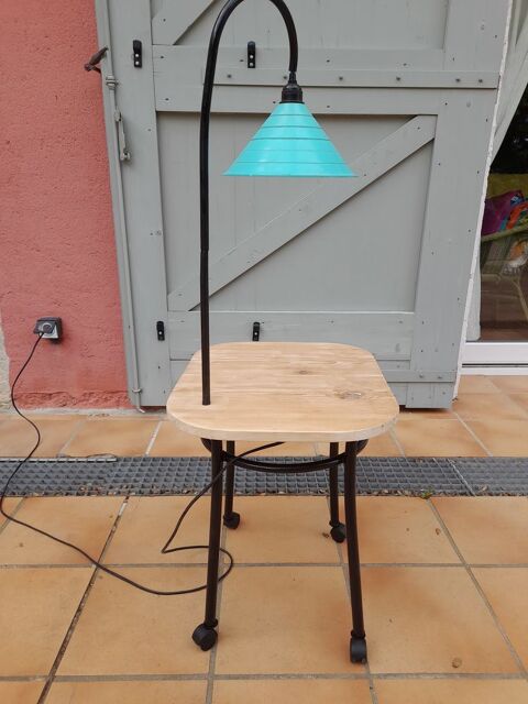 1 table-liseuse industrielle 95 Le Thor (84)