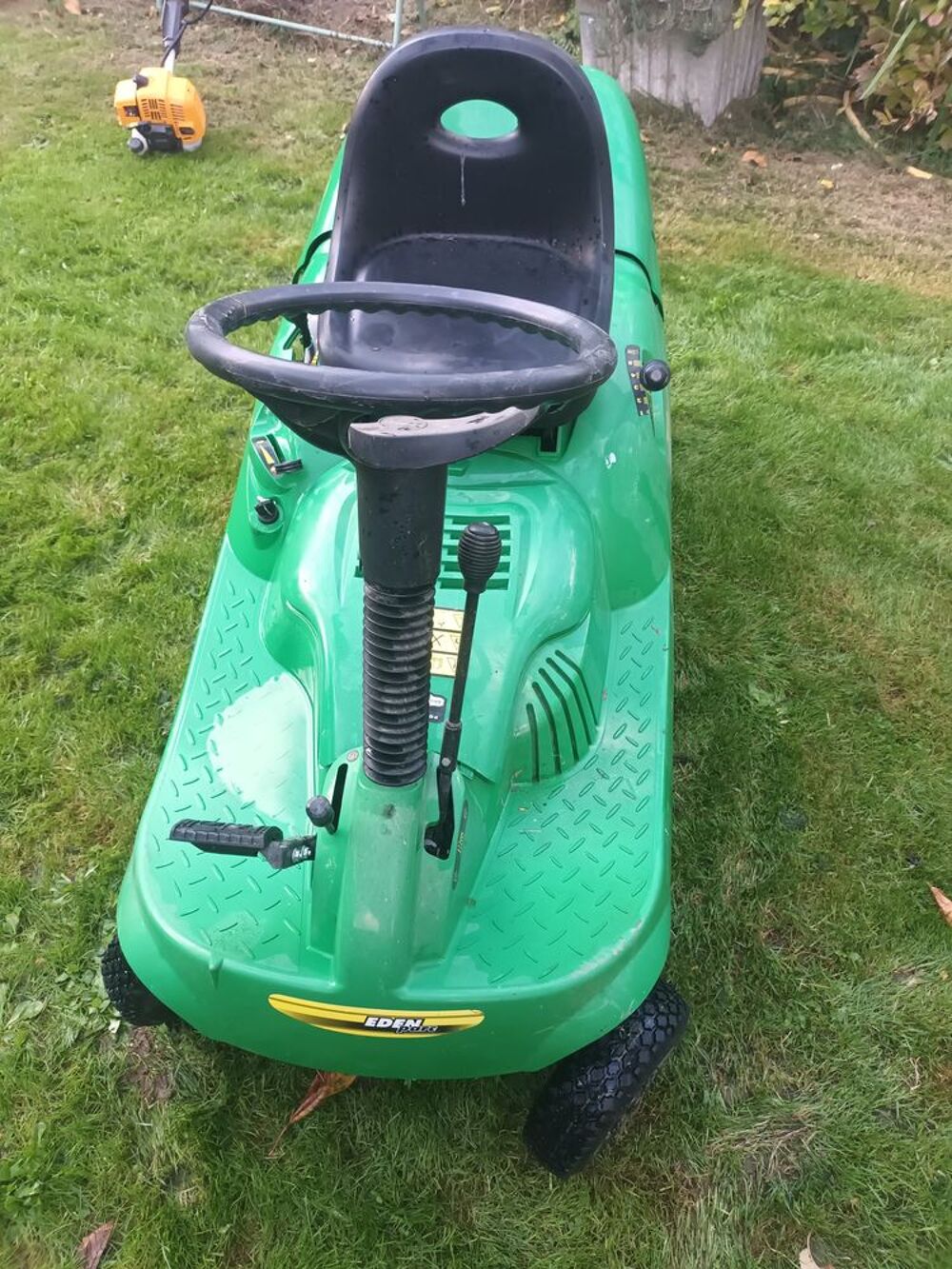 Tracteur tondeuse autoport&eacute; elv 63
Jardin