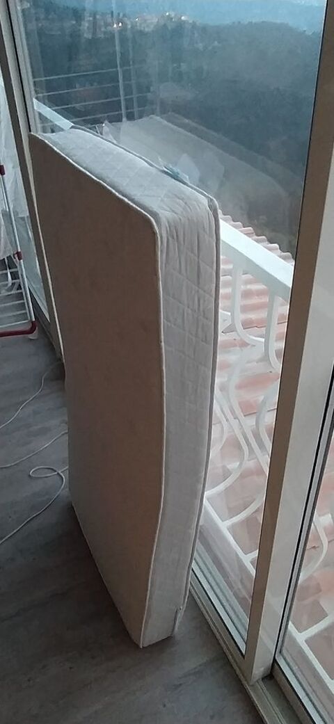 MATELAS DE Bà‰Bà‰ 15 Gilette (06)