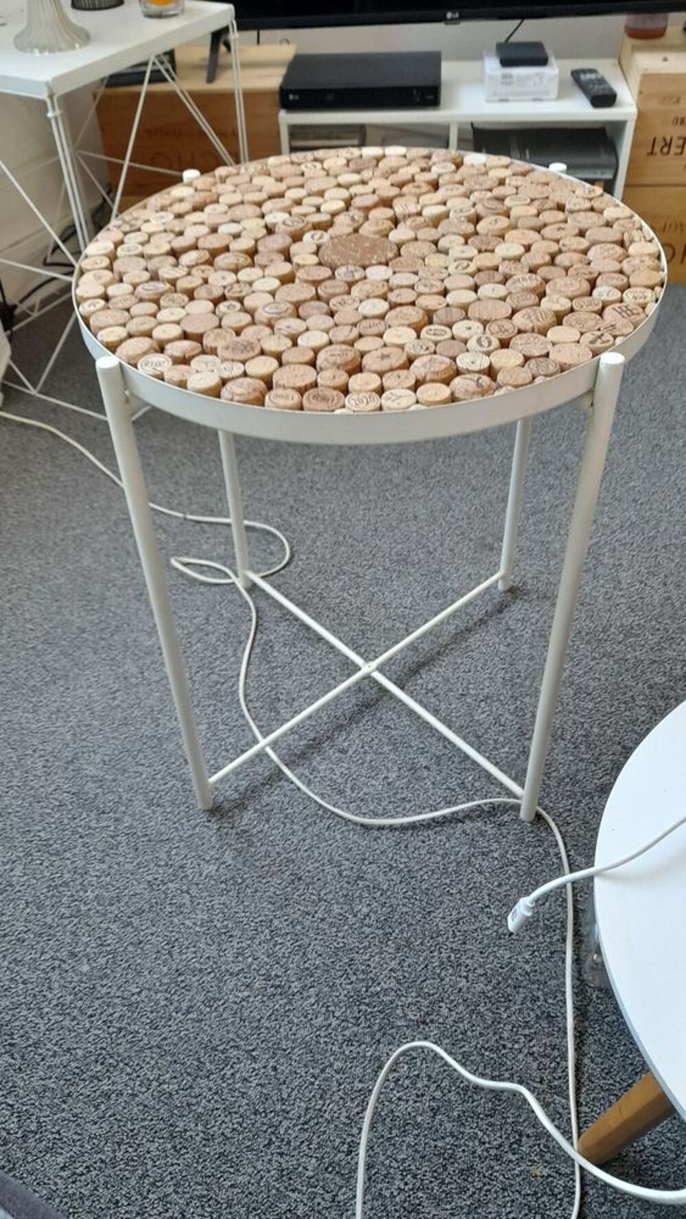 Table d'appoint. 
Meubles