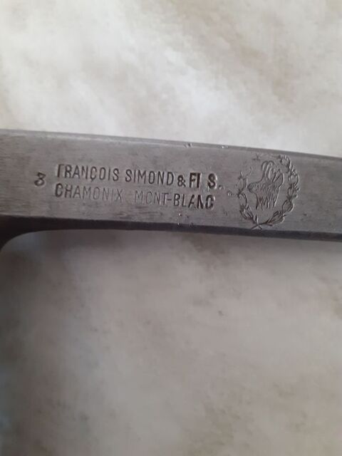 Piolet de montagne 210 Saint-Sorlin-en-Bugey (01)