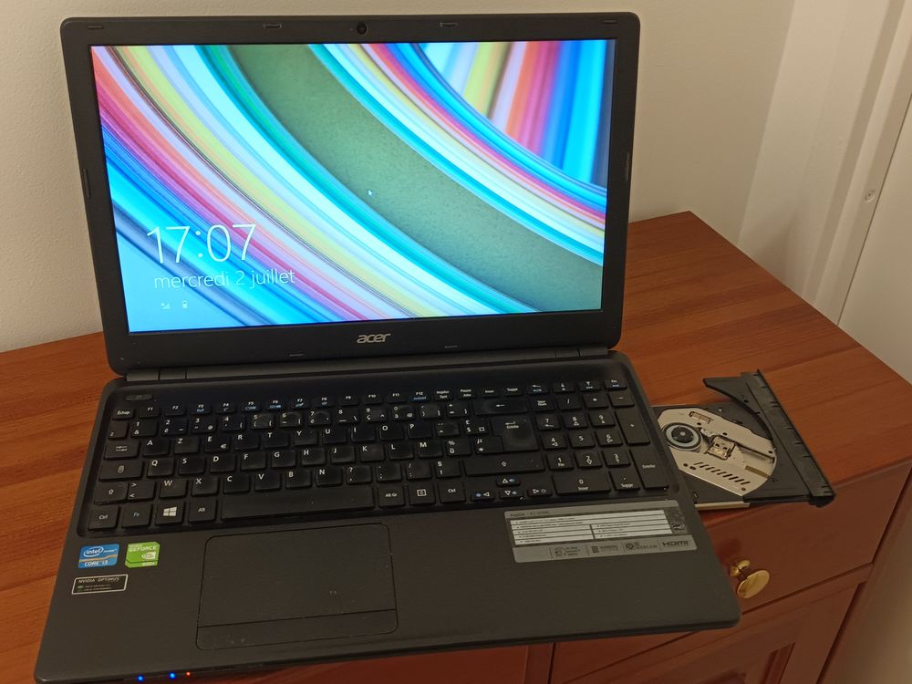 Ordinateur portable ''ACER'' &amp; cha&icirc;ne st&eacute;r&eacute;o ''SONY''.
Matériel informatique