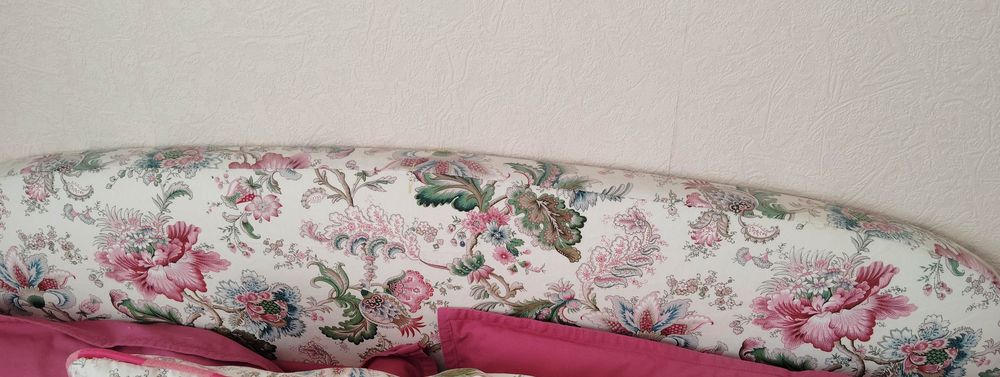 t&ecirc;te de lit 120cm recouverte de tissu &agrave; motif floral avec Meubles
