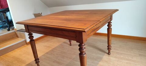 Table en merisier 30 Saint-Nicolas-de-Bourgueil (37)