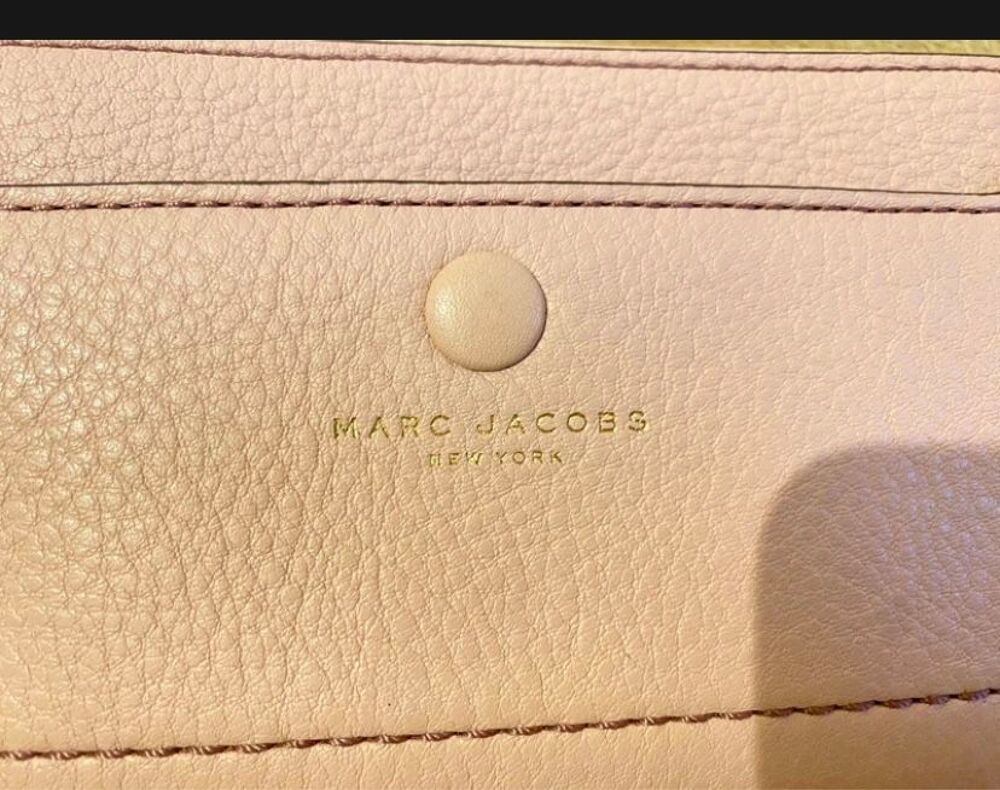 Portefeuille en cuir rose p&acirc;le Marc Jacobs Maroquinerie