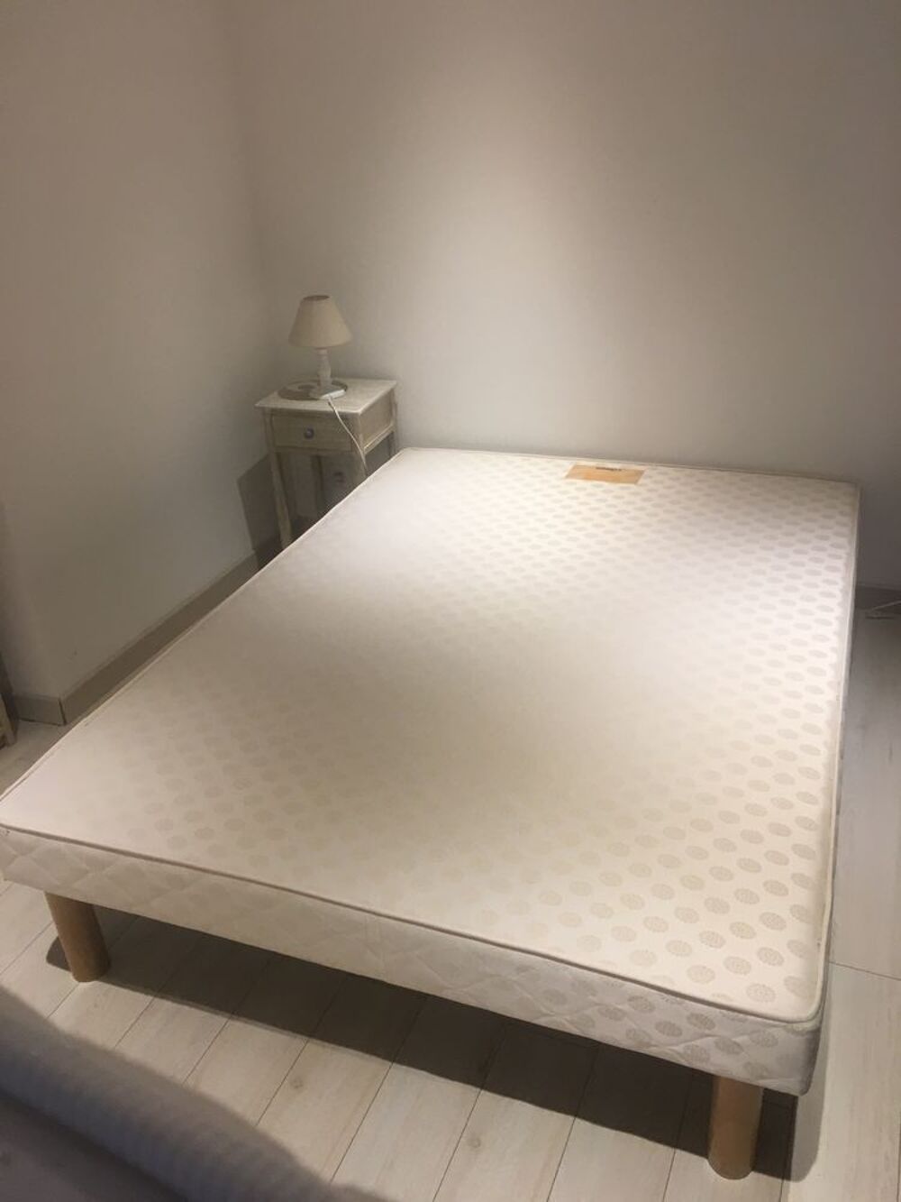 MATELAS ET SOMMIER 140CM Meubles