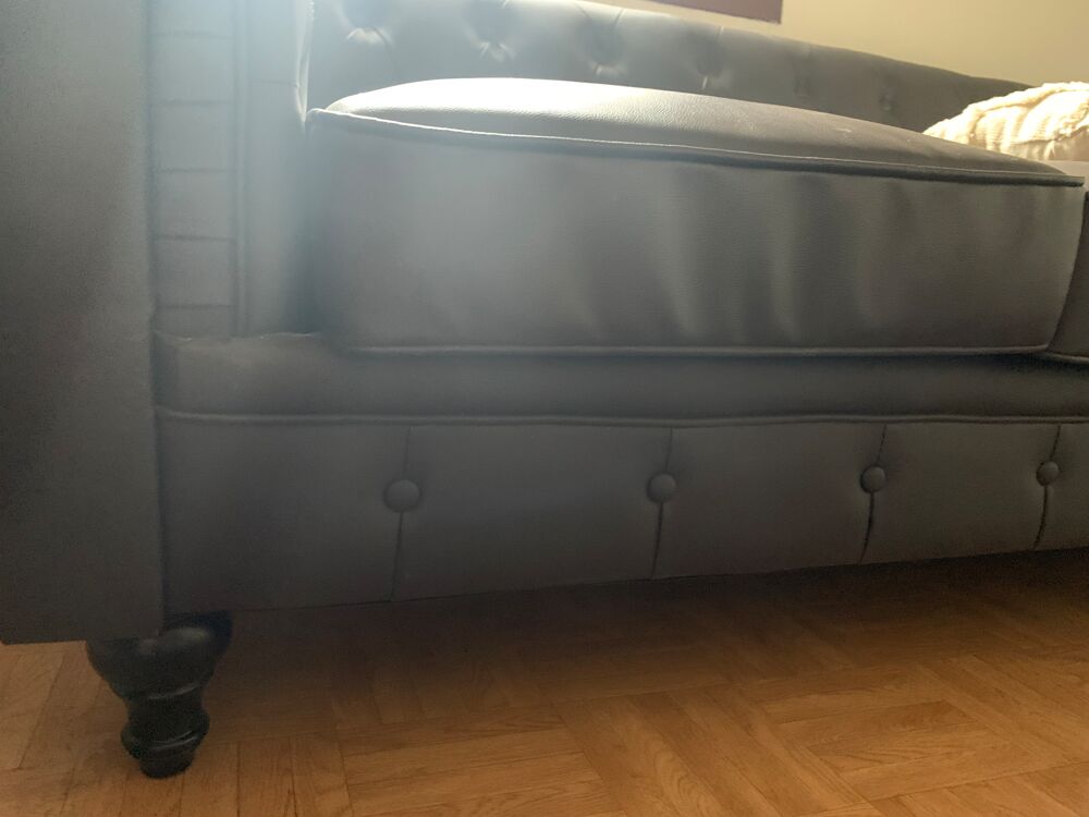 canape type Chesterfield , Meubles