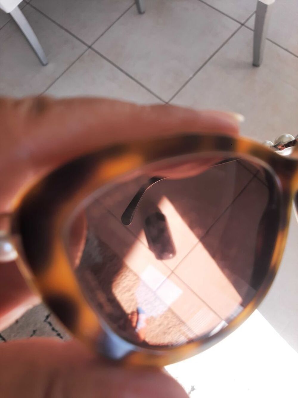 rare lunettes de soleil Chanel 2 perles Bijoux et montres