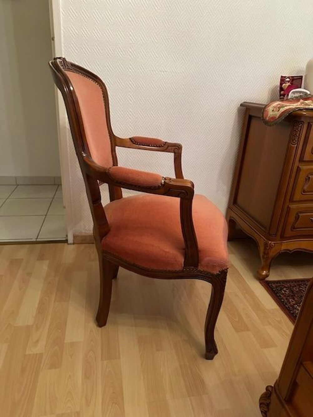 Fauteuil Style LOUIS XV finition Bois Merisier comme Neuf Meubles