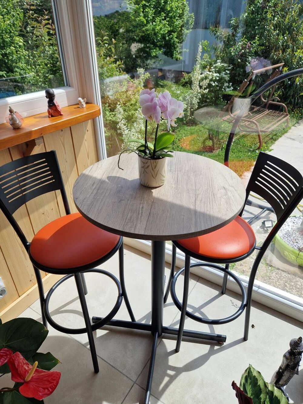 MANGE DEBOUT AVEC 2 TABOURETS Meubles