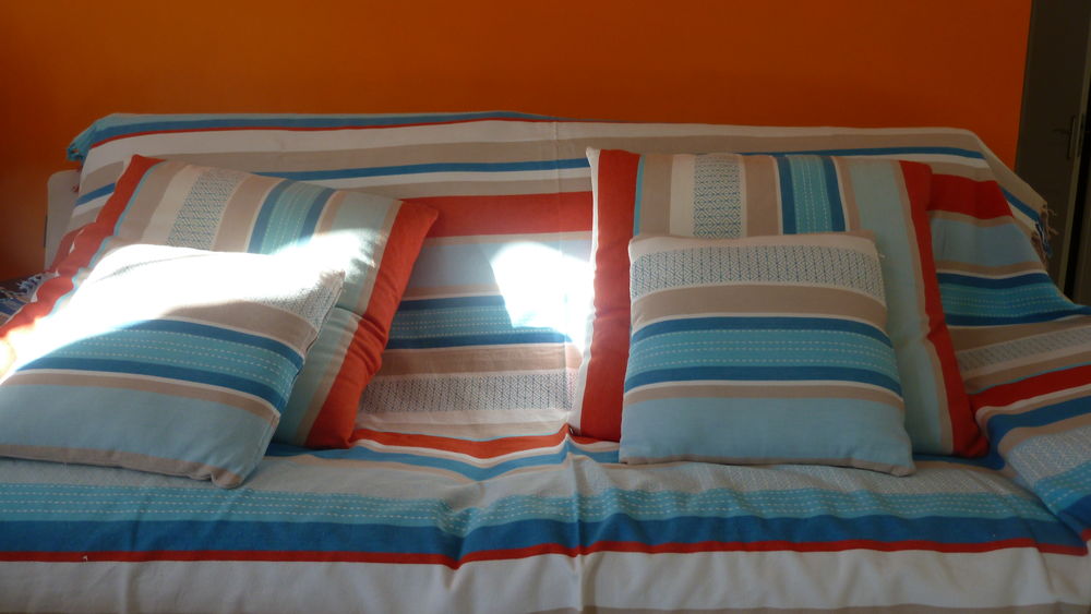 Plaids "&nbsp;Maisons du monde&nbsp;" et coussins assortis
Décoration