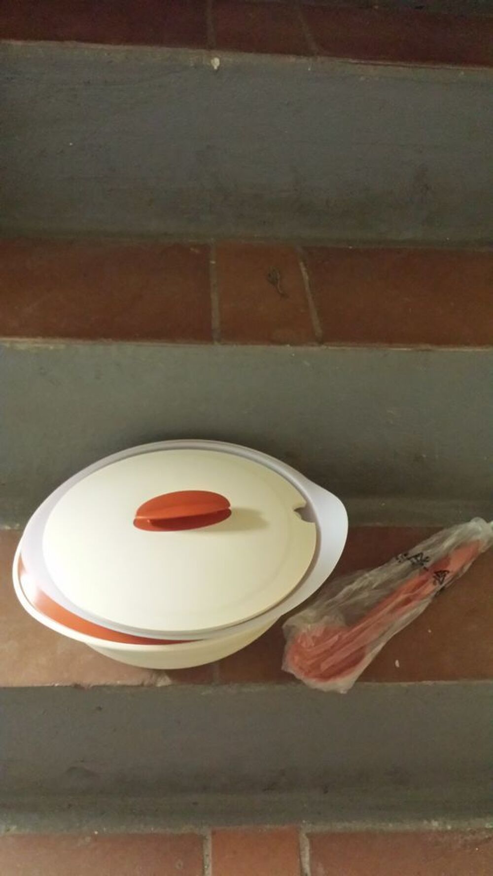 Petit tupperware avec bec verseur Décoration