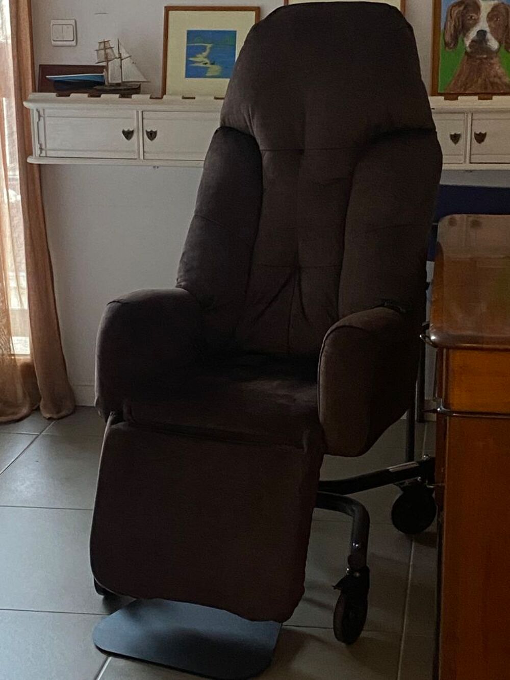 Fauteuil m&eacute;dical inclinable manuel
Meubles