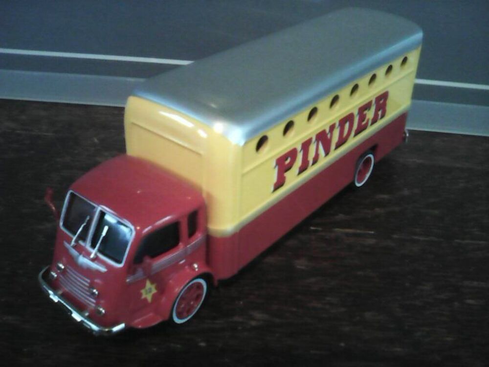 Camion Renault F&eacute;n&eacute;ant Loges Pinder Mod&egrave;le r&eacute;duit 
