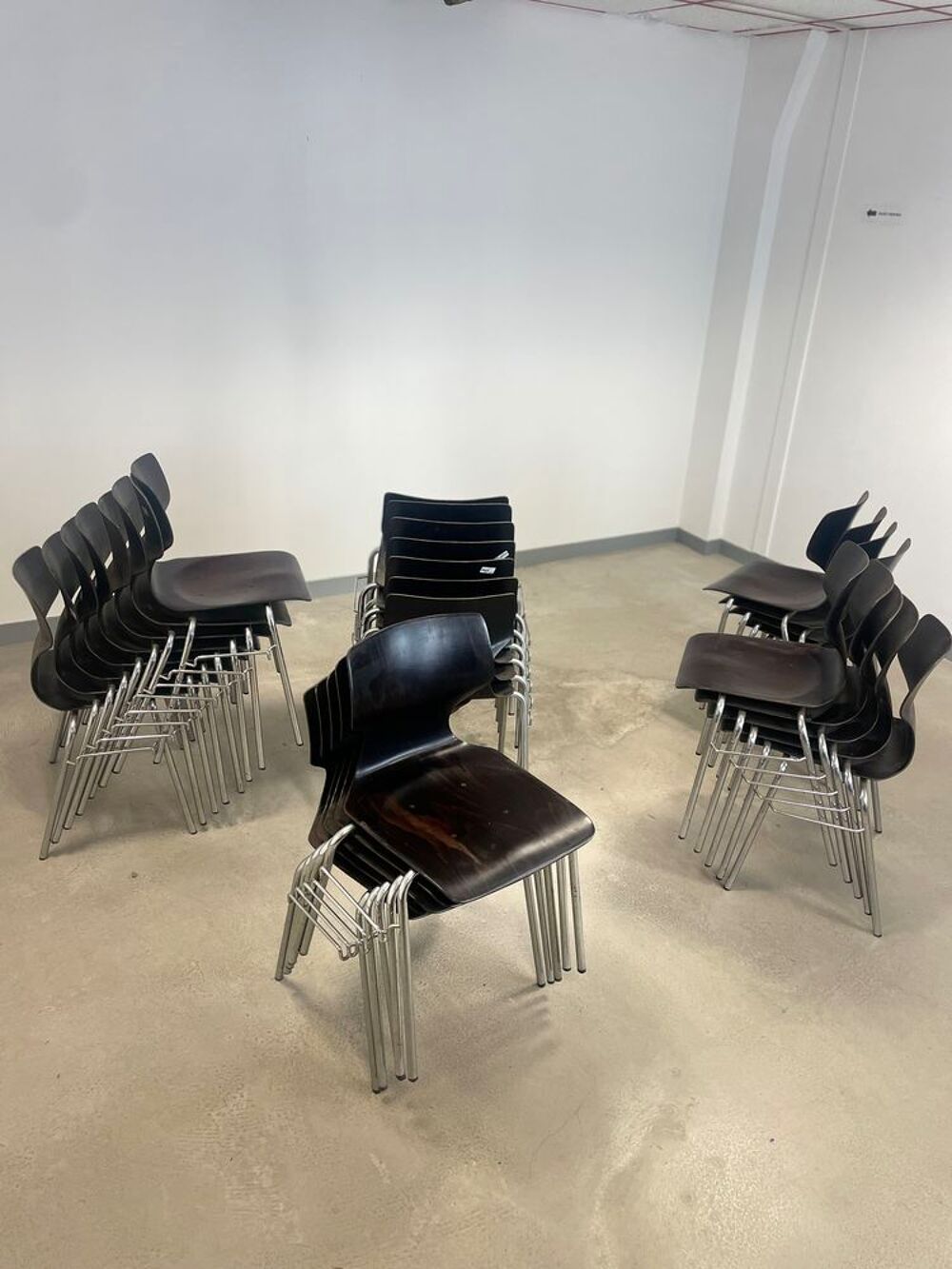 40 chaises Flototto Pagholz LIVRAISON POSSIBLE Meubles