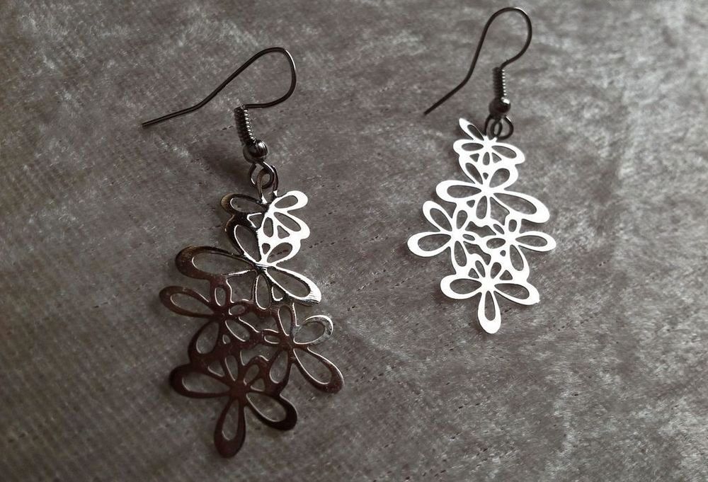 BOUCLE OREILLE ARGENT&Eacute; FLEURS 3,5cm Envoi Possible
Bijoux et montres