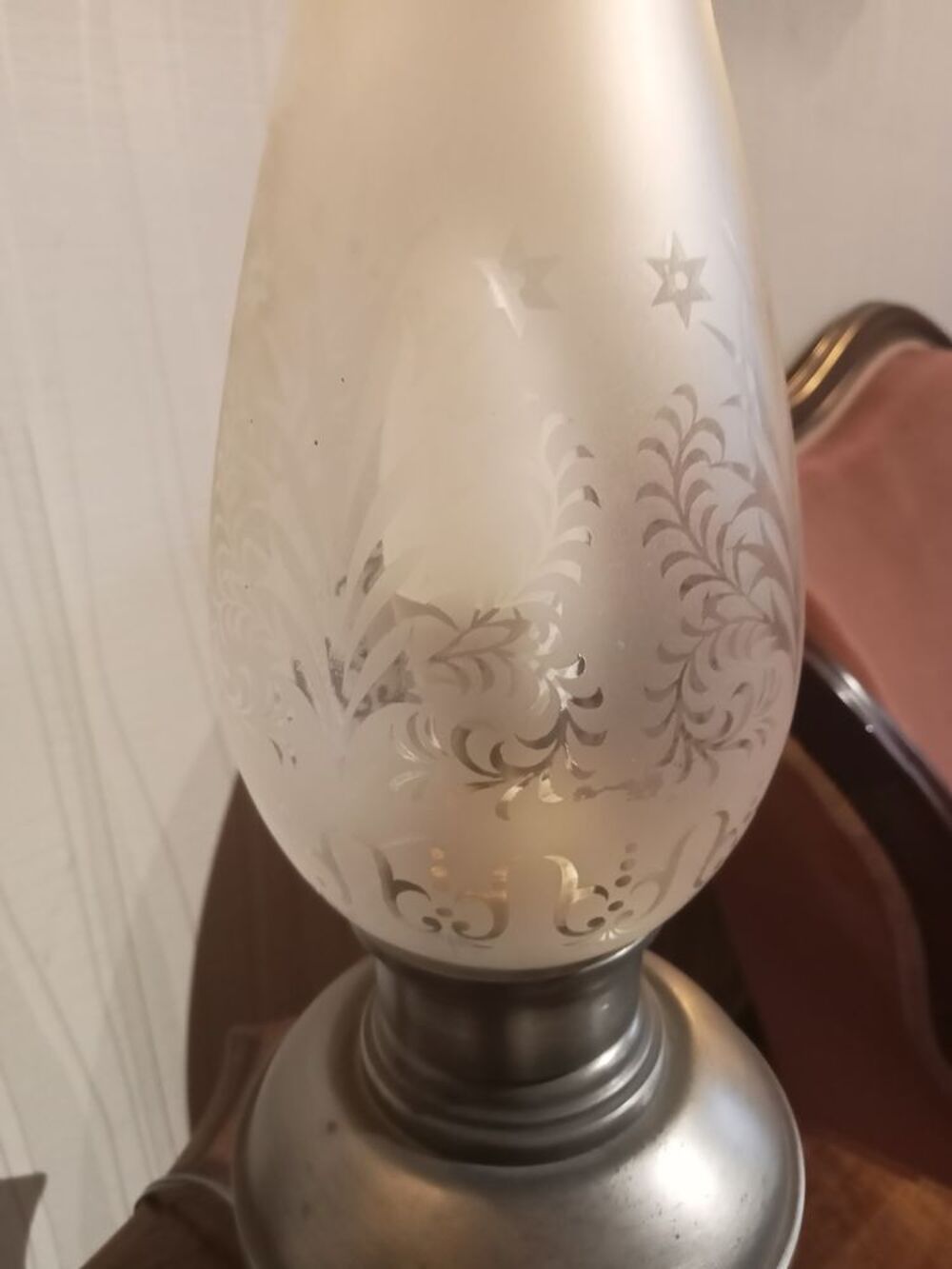 Lampe ancienne sur pied en &eacute;tain D�coration