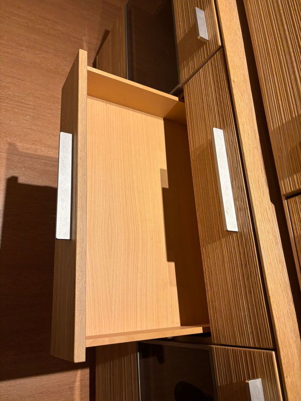 Meuble horizontal en bois, solide et de tr&egrave;s bonne qualit&eacute;, Meubles